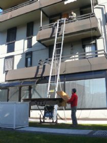 Trasloco con piattaforma aerea